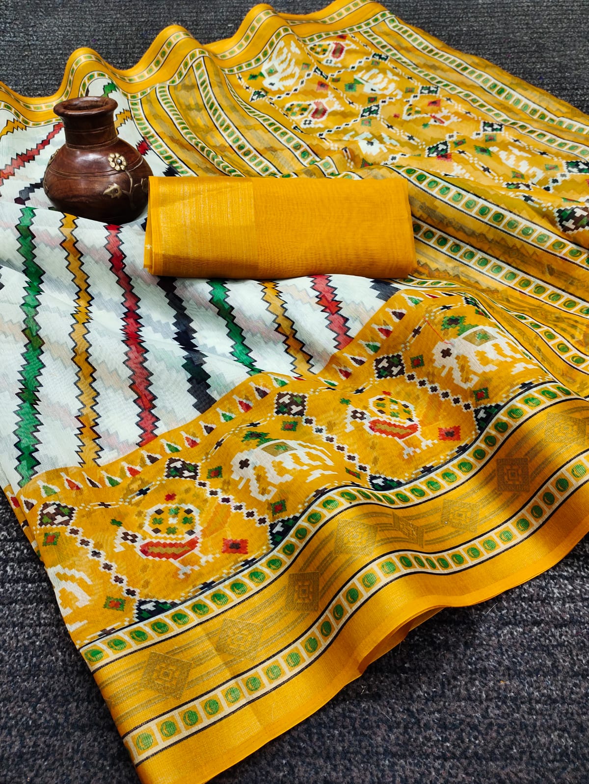 Aa 01 Traditional New Designer Fancy Wear Soft Cotton Saree Collection
